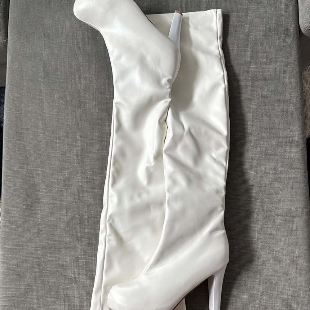 Chic White Heeled Knee-High Boots